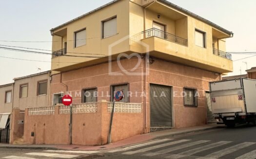 Casa con local en venta en Ibi – Barrio de la Dulzura