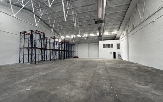Nave industrial en alquiler en Ibi (Alicante) – 600 m², acceso tráiler