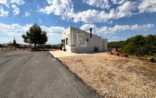 Casa de campo cerca de Ibi con parcela de 13.215 m²